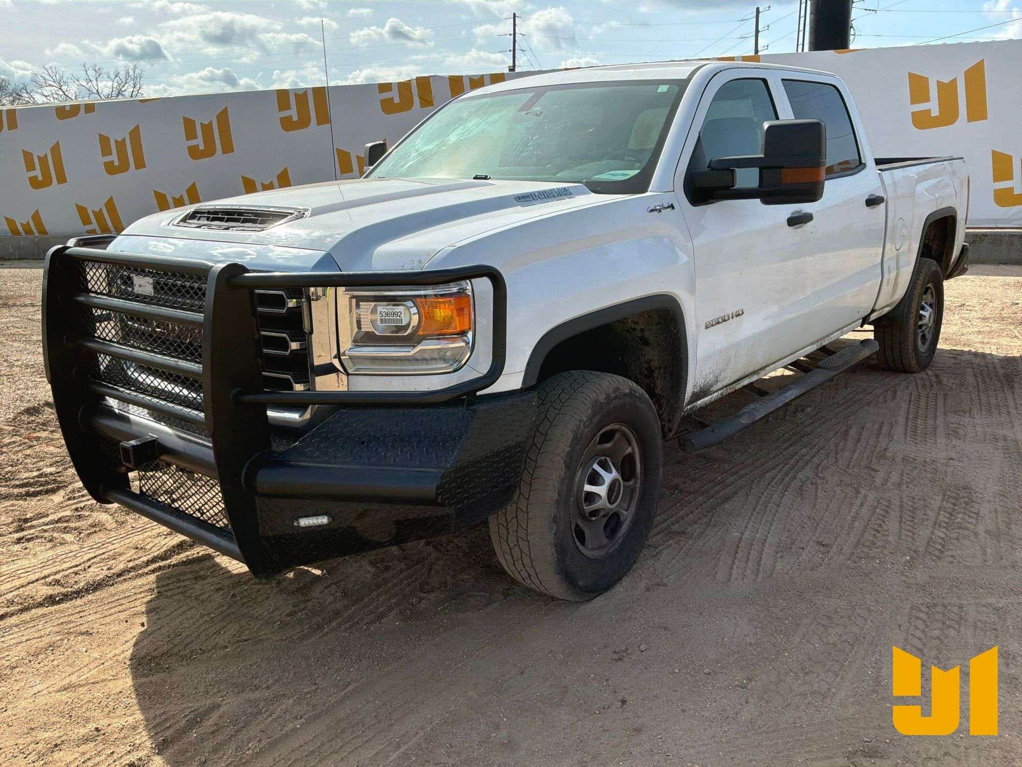 2018 GMC 2500HD Equipment Image0