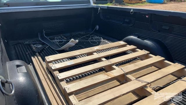 Image of GMC Sierra equipment image 4