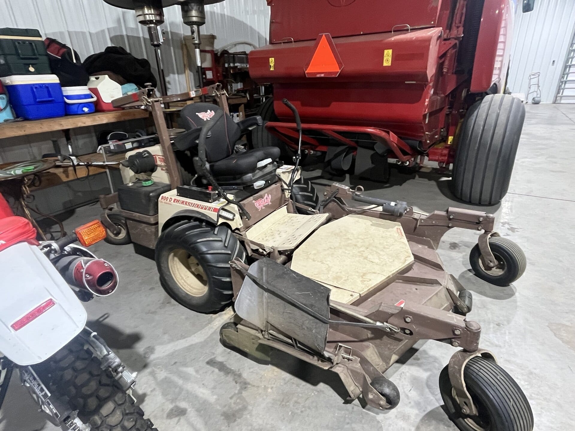 2018 Grasshopper 900D Equipment Image0