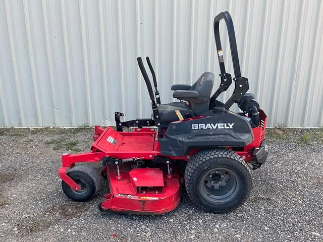 Image of Gravely Pro-Turn 260 equipment image 2