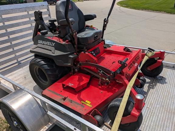 Image of Gravely Pro-Turn 472 equipment image 4