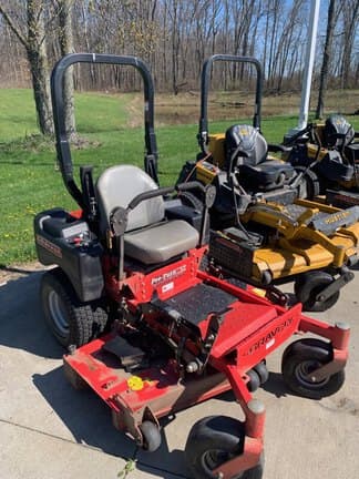Image of Gravely Pro-Turn Z 52 equipment image 2