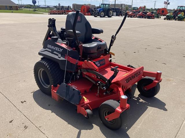 Image of Gravely Pro-Turn 460 equipment image 3