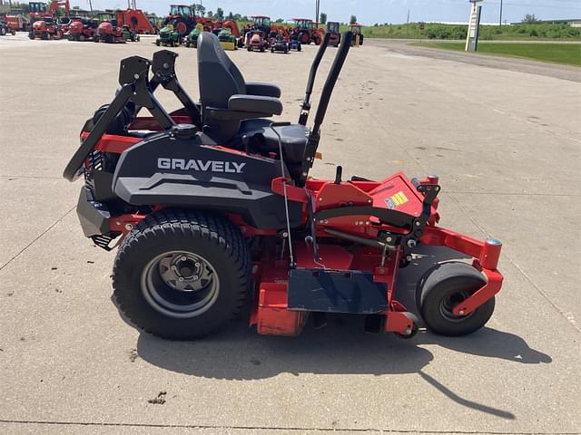 Image of Gravely Pro-Turn 460 equipment image 4