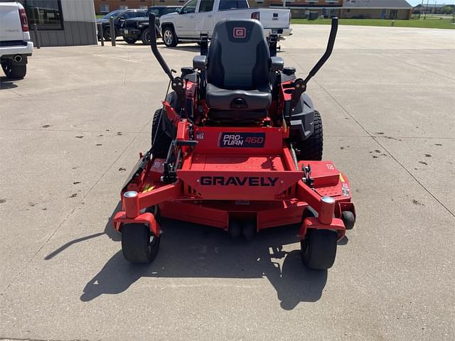 Image of Gravely Pro-Turn 460 equipment image 2