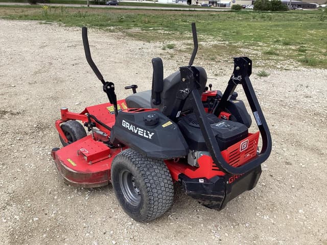 Image of Gravely Pro-Turn 60 equipment image 3