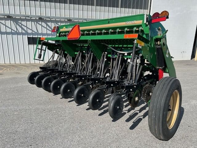 2018 Great Plains 1006NT Equipment Image0