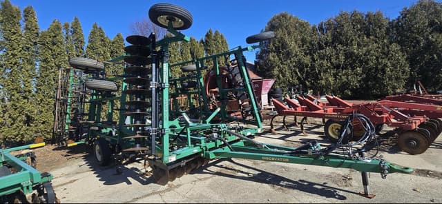 Image of Great Plains 8324DV equipment image 2