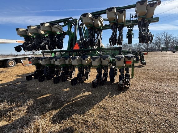 2018 Great Plains 3P4025AH24TR38 Equipment Image0
