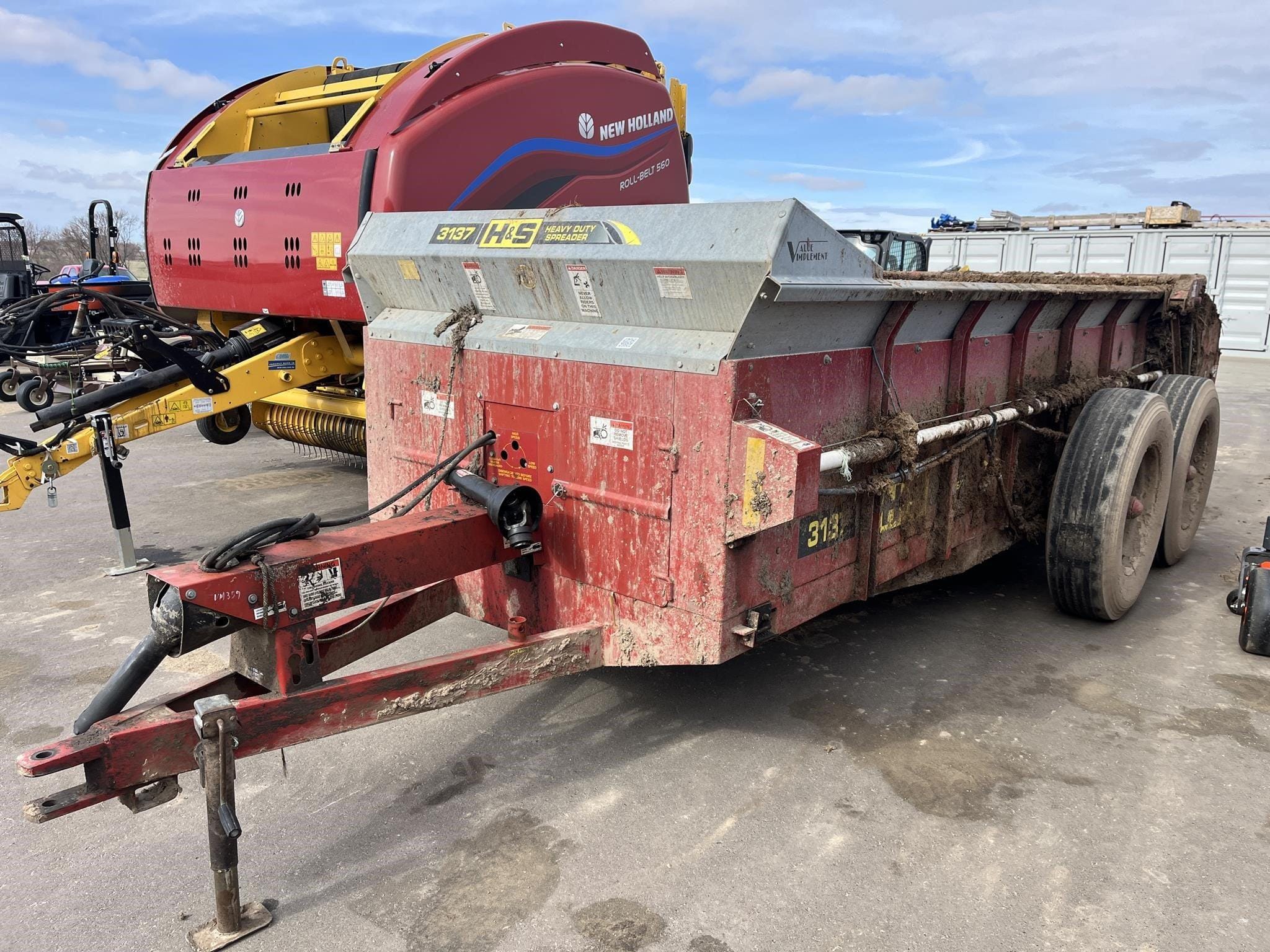 2018 H&S 3137 Equipment Image0