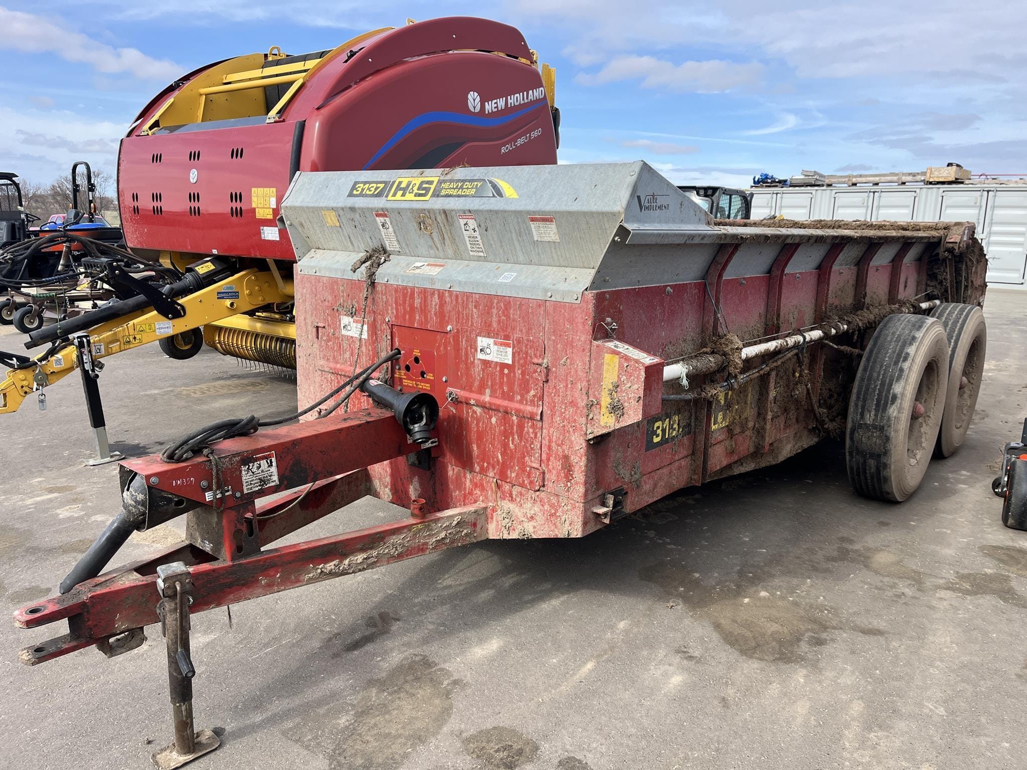 2018 H&S 3137 Equipment Image0