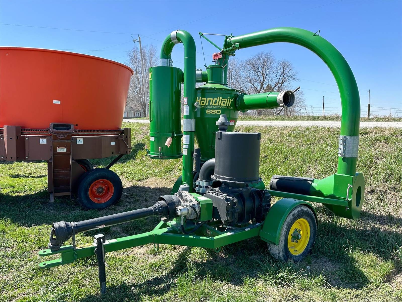 2018 Handlair 680 Equipment Image0