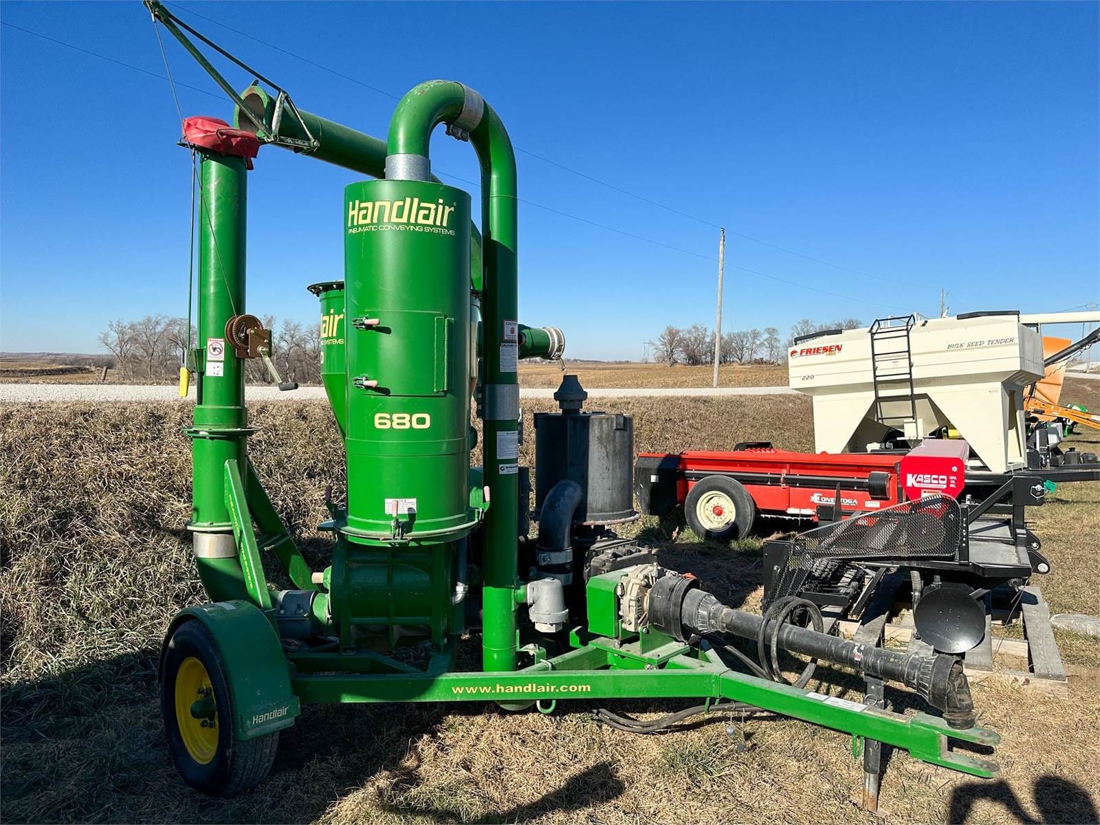 2018 Handlair 680 Equipment Image0
