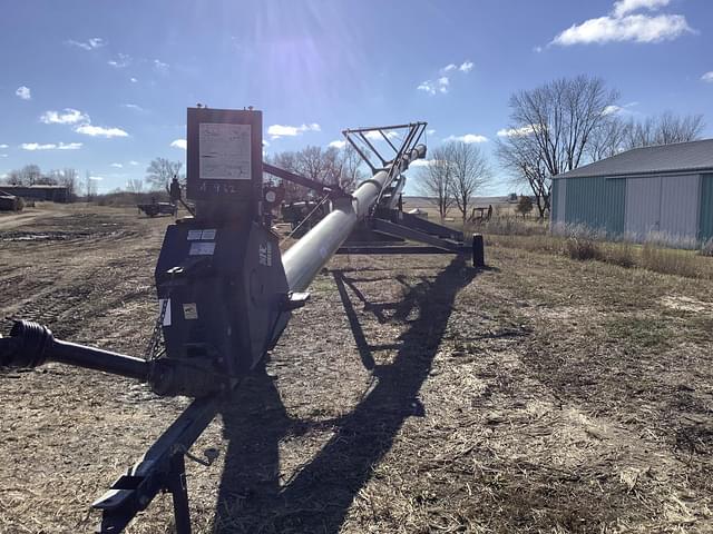 Image of International Harvester H1382 equipment image 1