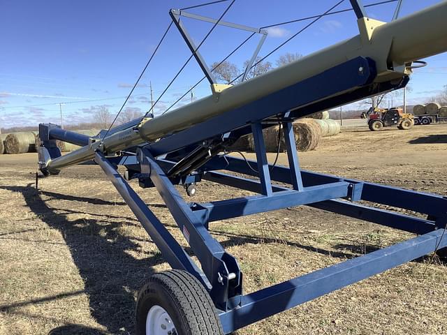 Image of International Harvester H1382 equipment image 4