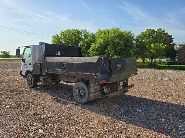 Image of Hino 195 equipment image 4