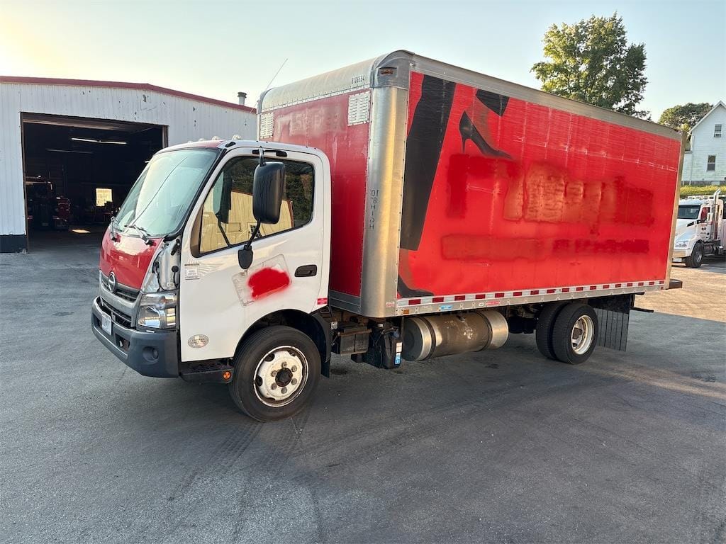 2018 Hino 195 Equipment Image0