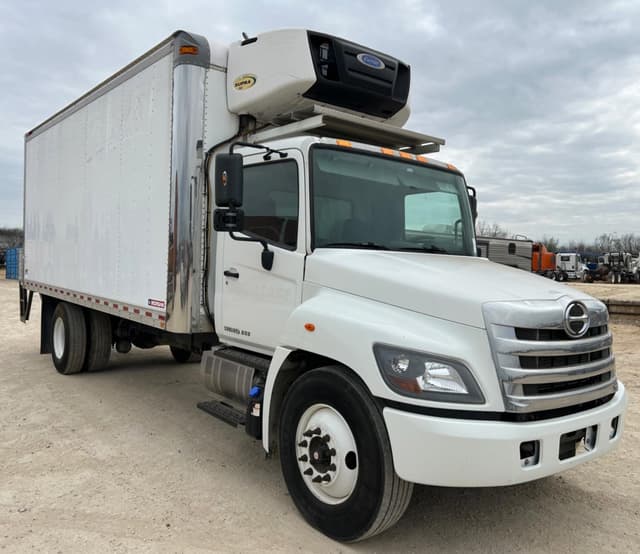 Image of Hino 258 equipment image 2