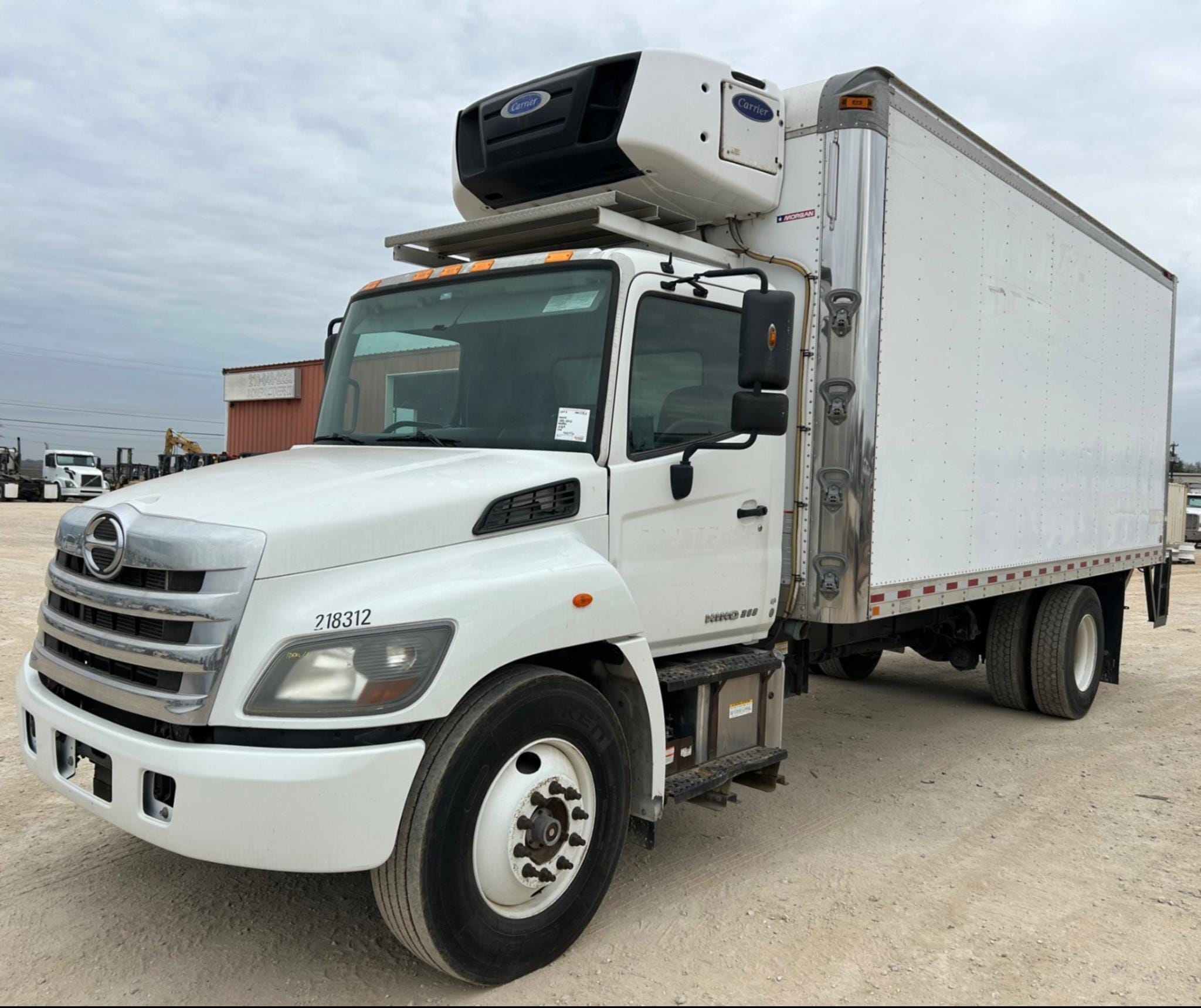 2017 Hino 258 Equipment Image0