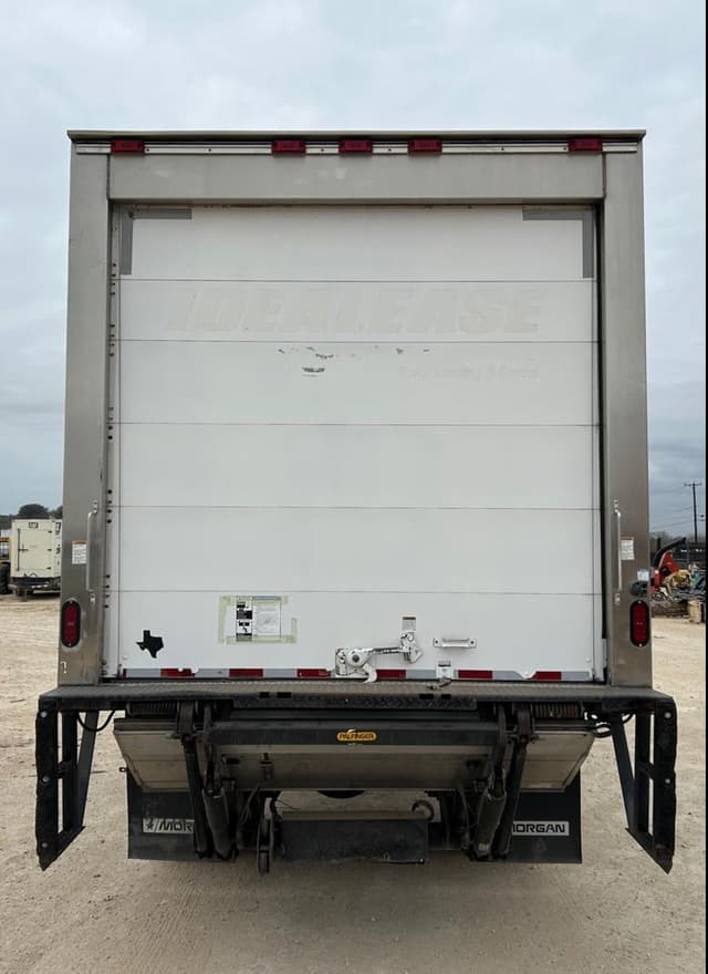 Image of Hino 258 equipment image 4