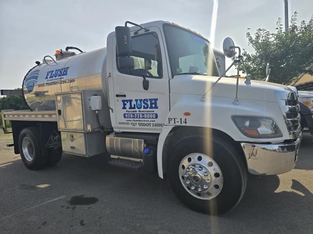 Image of Hino 268 equipment image 4