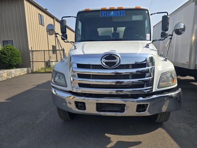 Image of Hino 268 equipment image 2