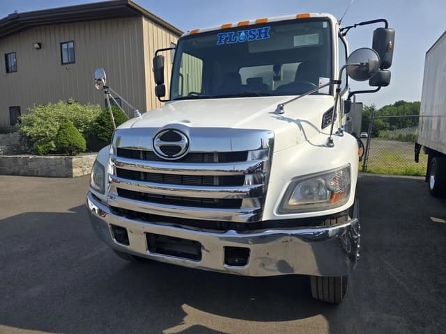 Image of Hino 268 equipment image 1