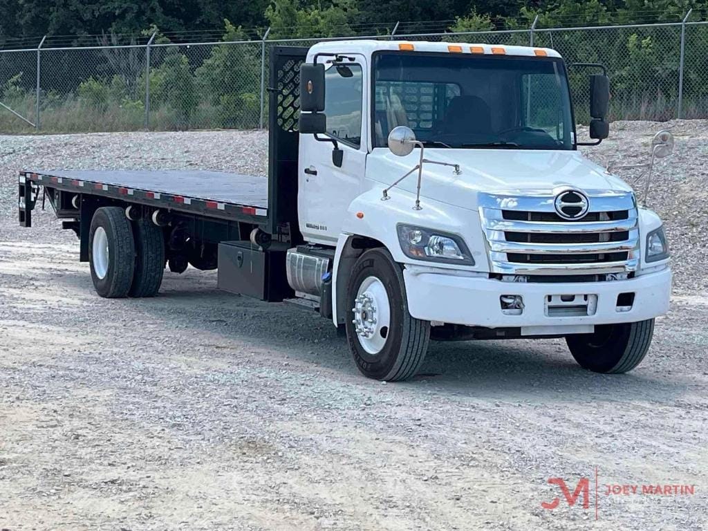 2018 Hino 338 Equipment Image0