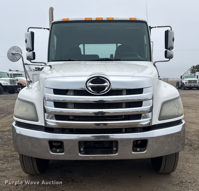 Image of Hino 338 equipment image 1