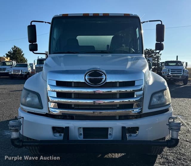 Image of Hino 338 equipment image 1