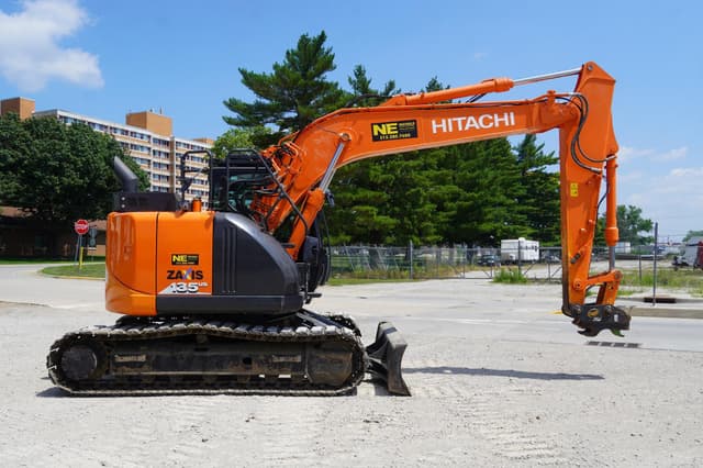 Image of Hitachi ZX135US-6 equipment image 4