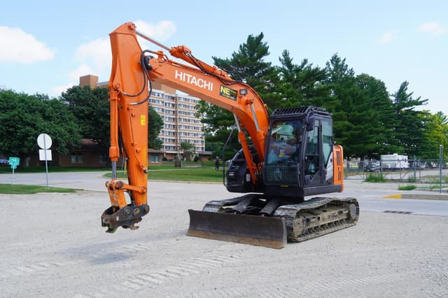 Image of Hitachi ZX135US-6 equipment image 2