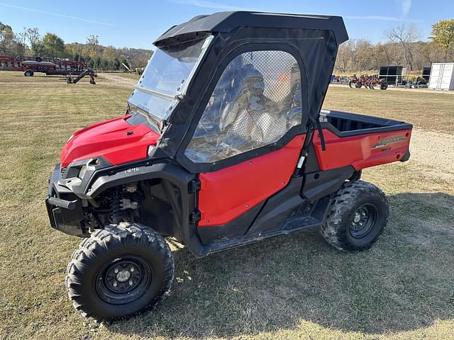 Image of Honda Pioneer 1000 EPS equipment image 2