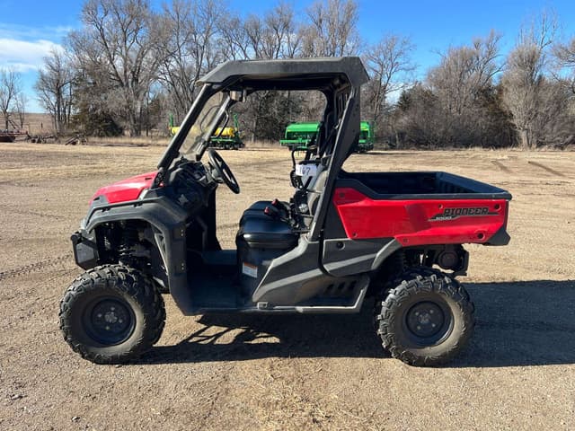 Image of Honda Pioneer 1000 EPS equipment image 1