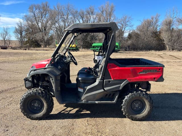 Image of Honda Pioneer 1000 EPS equipment image 2