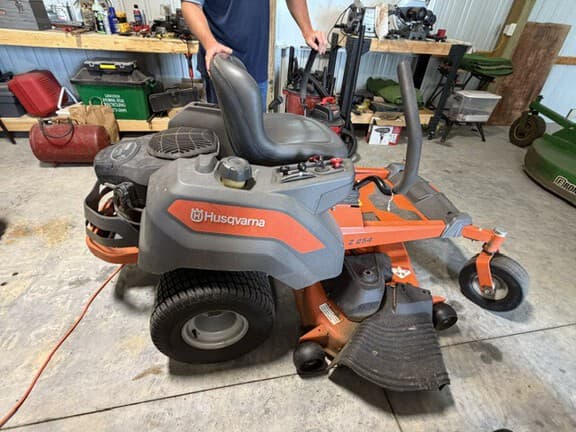 Image of Husqvarna Z254 equipment image 4