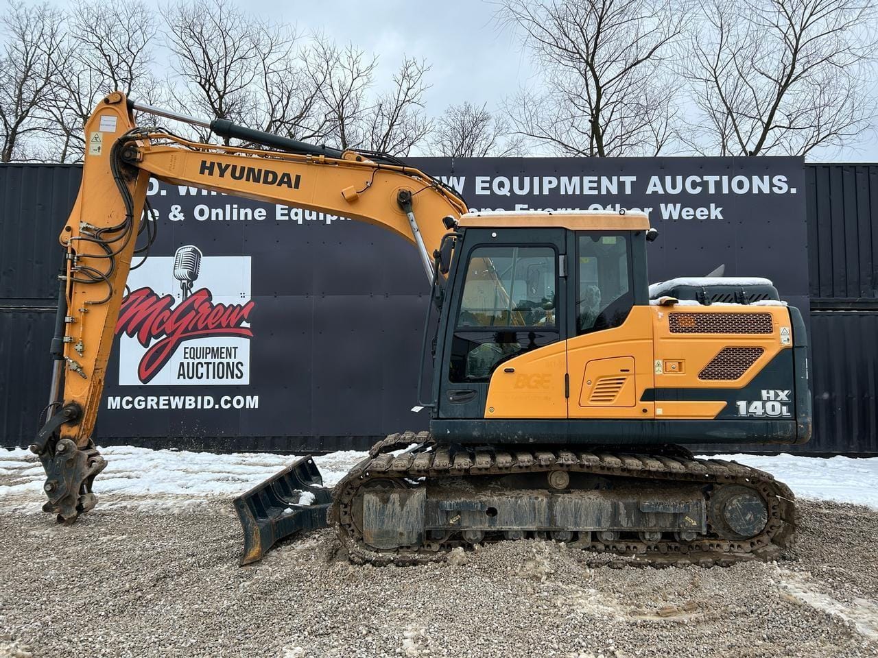 2018 Hyundai HX140L Equipment Image0