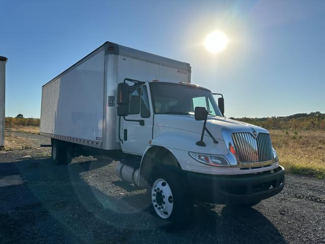 Image of International 4300 equipment image 1