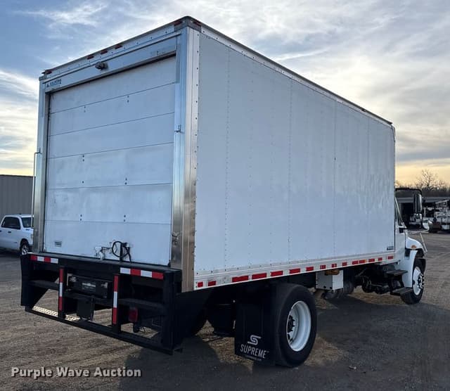 Image of International 4300 equipment image 4