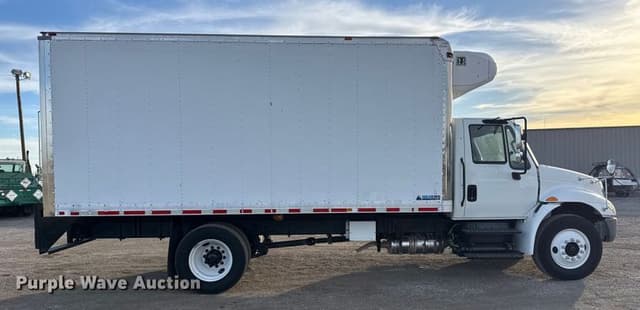 Image of International 4300 equipment image 3