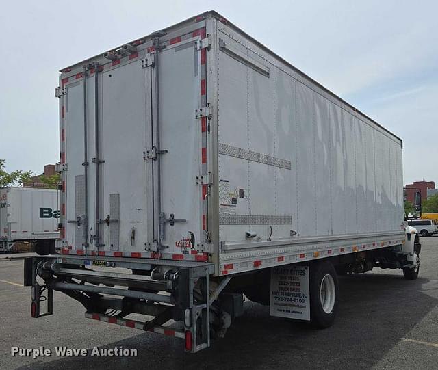 Image of International 4300 equipment image 4
