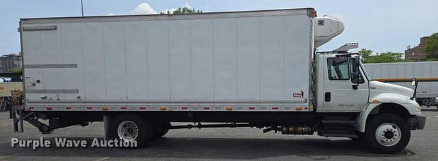 Image of International 4300 equipment image 3