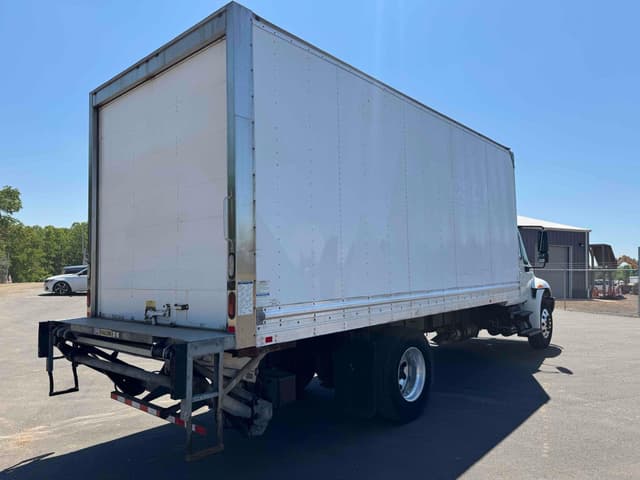 Image of International 4300 SBA equipment image 4