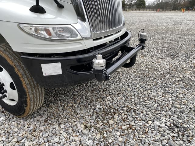 Image of International 4300 equipment image 4