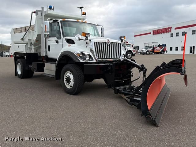 Image of International 7400 equipment image 2