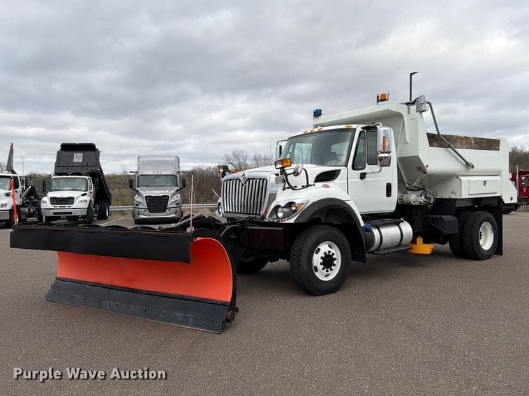 2018 International 7400 Equipment Image0