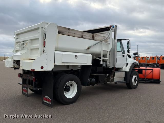 Image of International 7400 equipment image 4