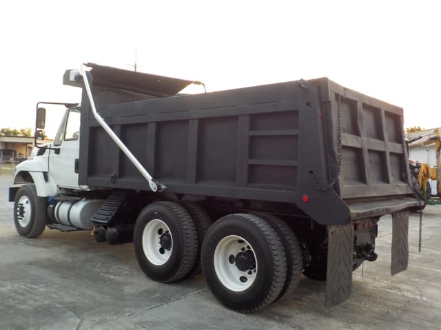 Image of International 7400 equipment image 3