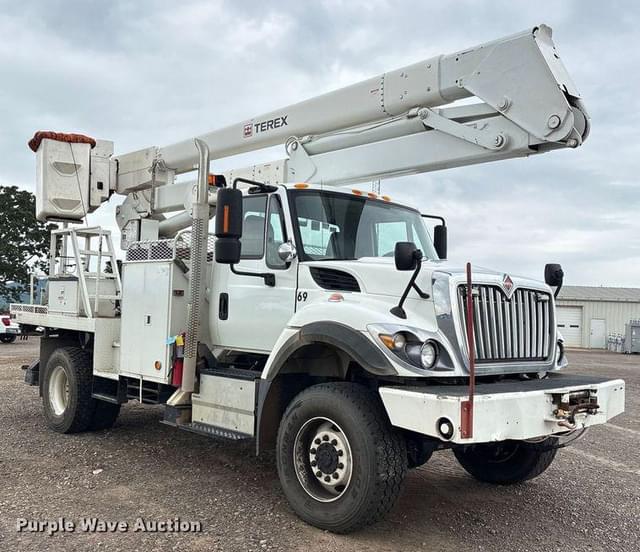 Image of International 7500 equipment image 2
