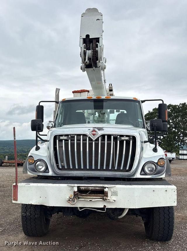 Image of International 7500 equipment image 1